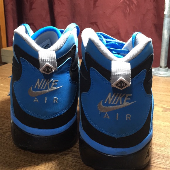 Size 13 (men’s) Nike shoes -diamond turf - Picture 3 of 4
